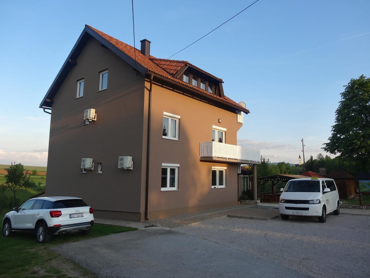 Apartments And Rooms Kristina Dreznik Grad Exterior photo
